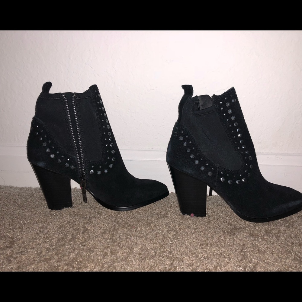 Donald Pliner black bootie